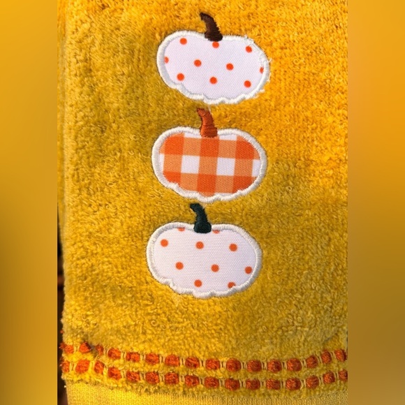 Adorable Cotton Set Of 2 Plaid & Polkadot Pumpkin Hand Towels - Picture 3 of 4